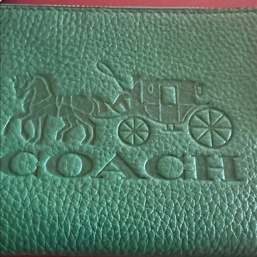 Coach Forest Green Wristlet 100% Real Leather And Authentic - Picture 9 of 9